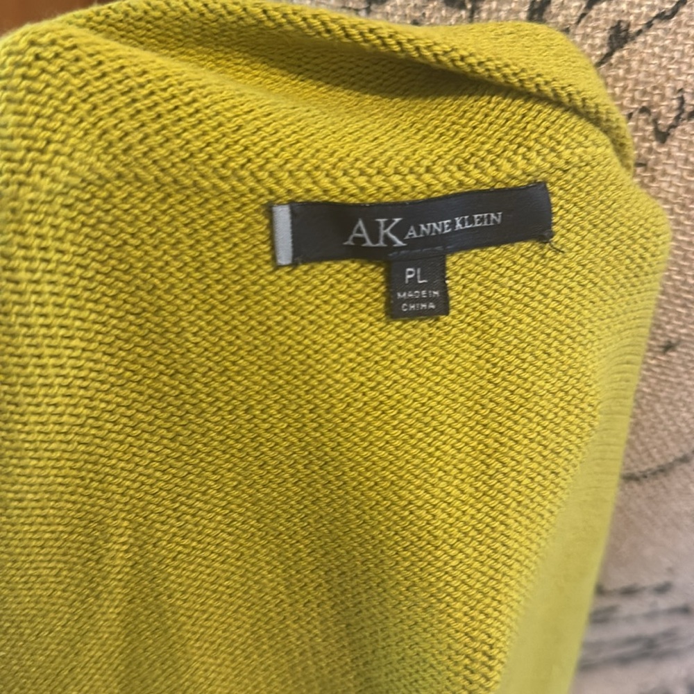 Like new! Anne Klein LG Button Cardigan - Picture 8 of 9
